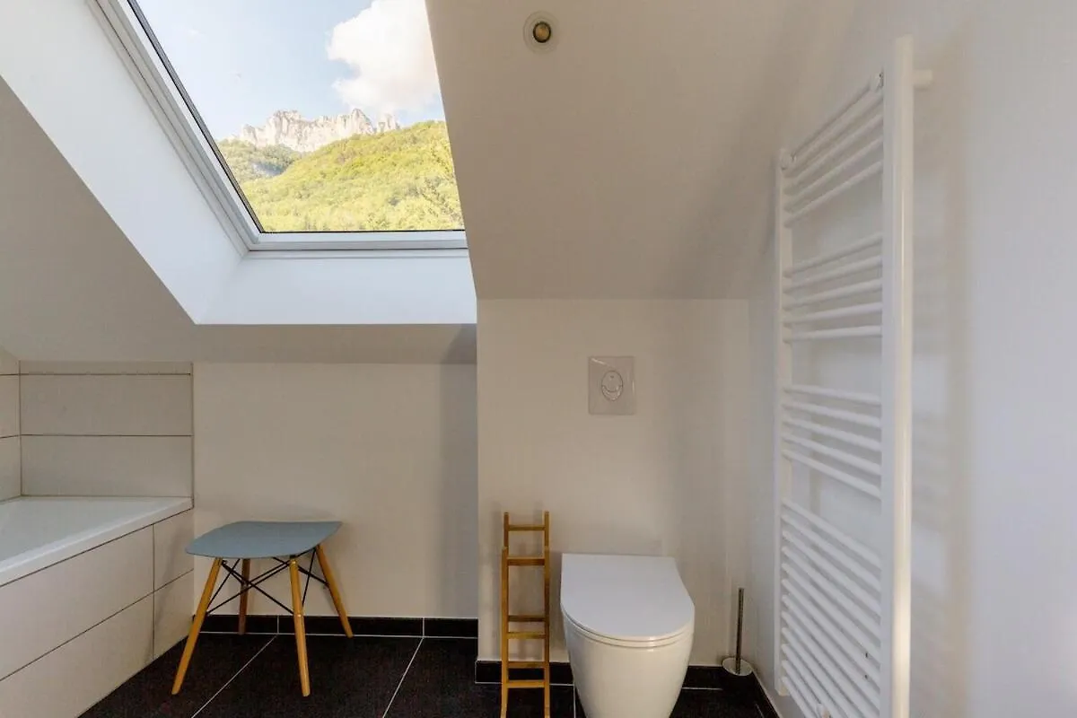 Appartement Duplex vue lac et montagne à Talloires