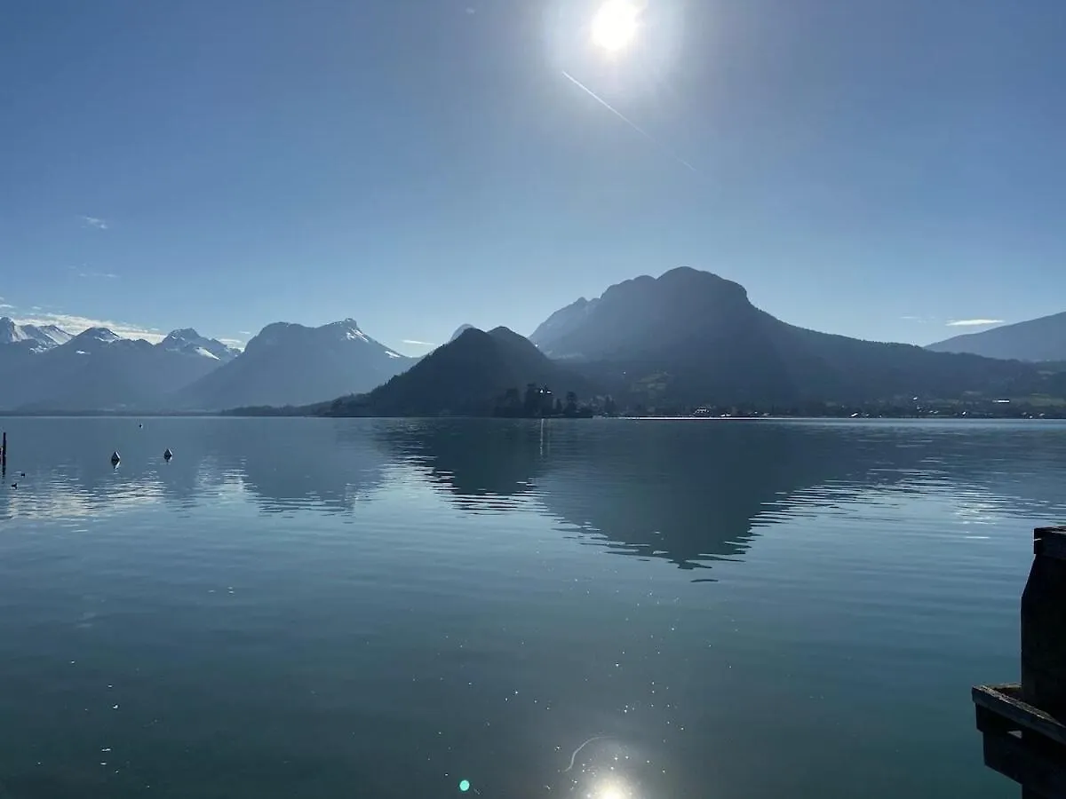Appartement Duplex vue lac et montagne à Talloires