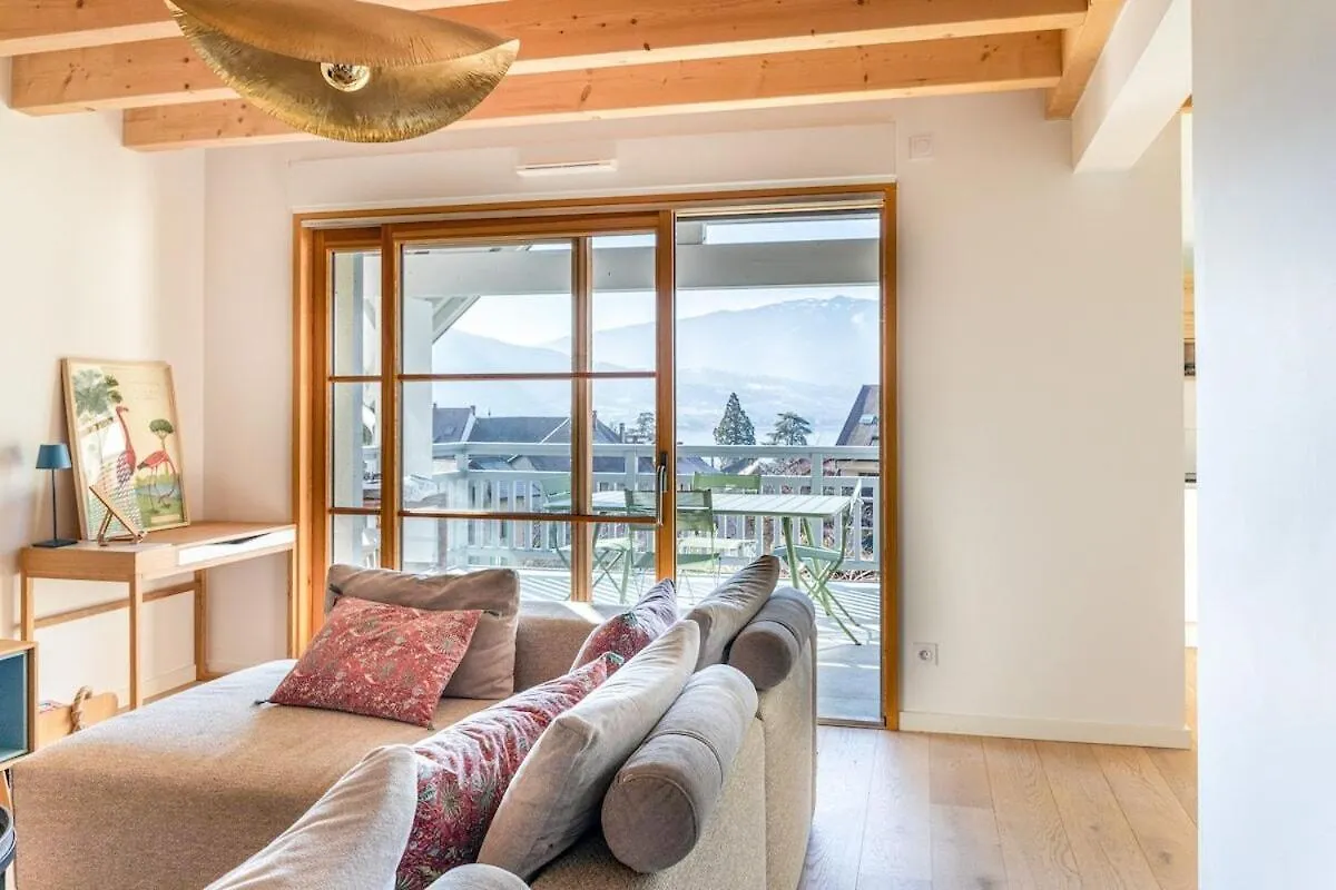 Appartement Duplex vue lac et montagne à Talloires France