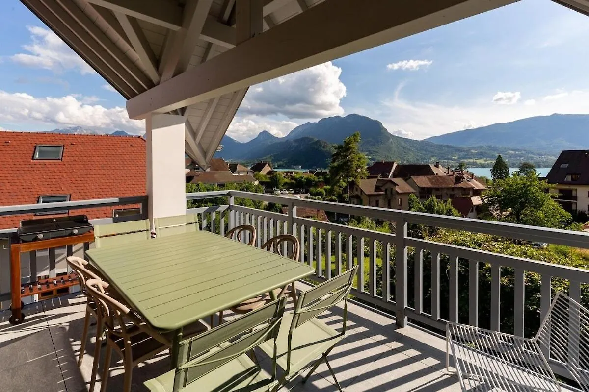 Appartement Duplex vue lac et montagne à Talloires