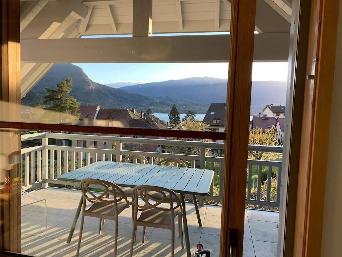 Appartement Duplex vue lac et montagne à Talloires