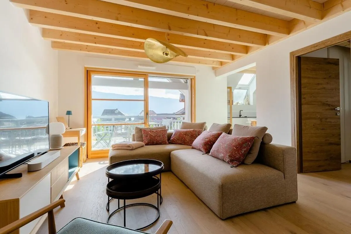 Appartement Duplex vue lac et montagne à Talloires