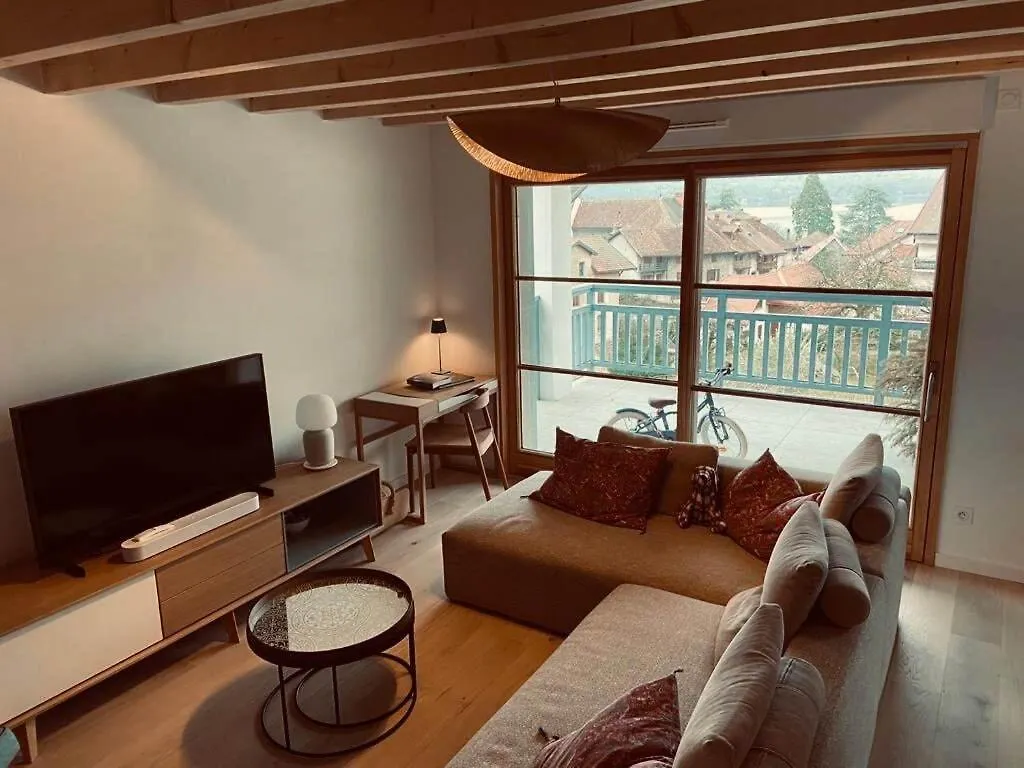 Appartement Duplex vue lac et montagne à Talloires