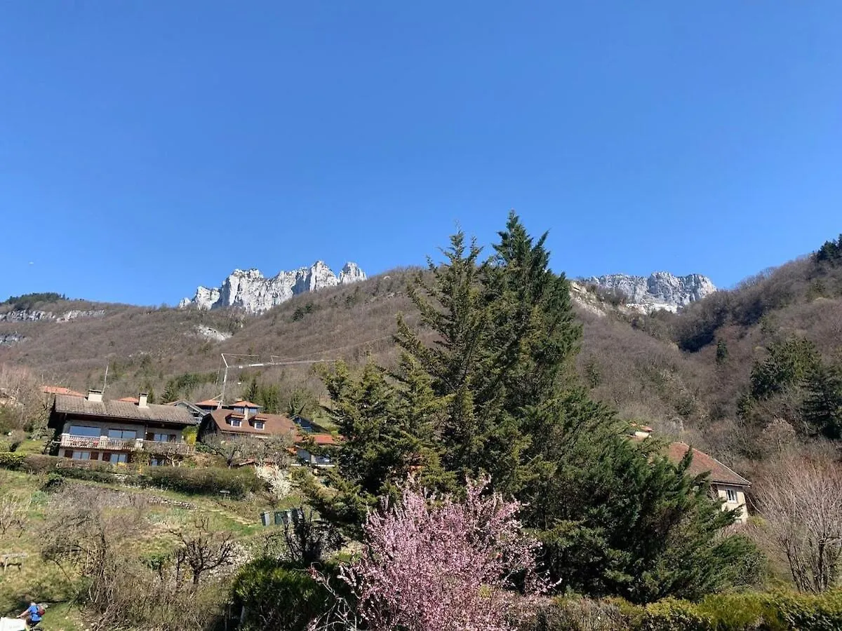 Appartement Duplex vue lac et montagne à Talloires